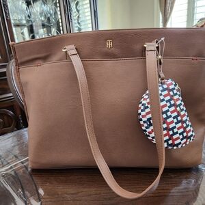 Tommy Hilfiger Brown Handbag with Logo Charm Coin Pouch Never Used